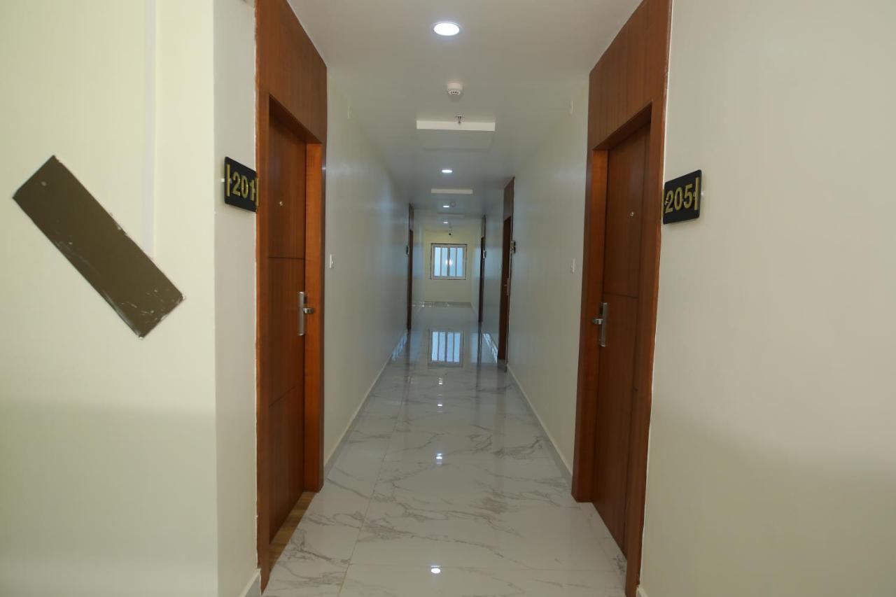 מלון Khammam Radha Rani Residency מראה חיצוני תמונה
