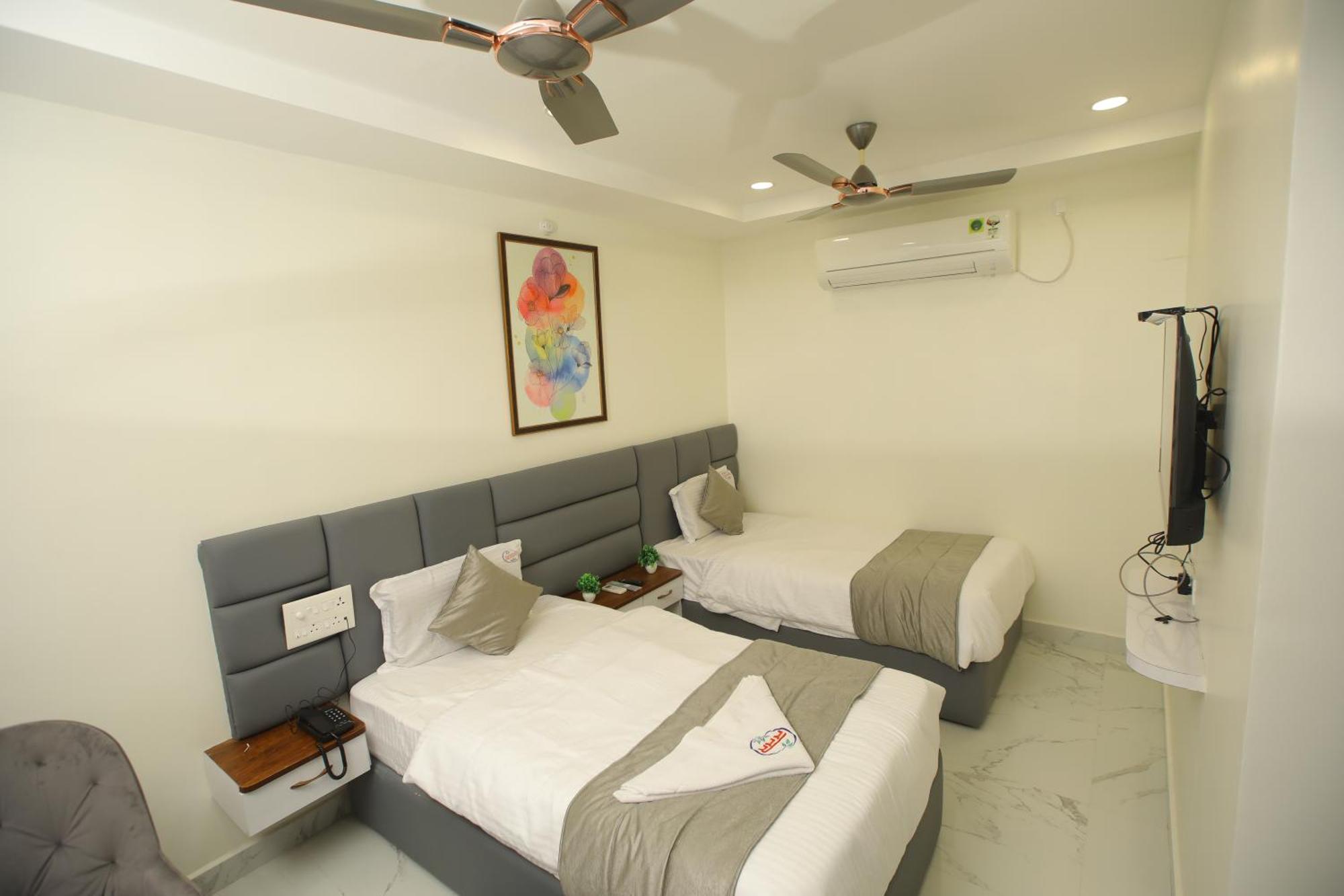 מלון Khammam Radha Rani Residency מראה חיצוני תמונה
